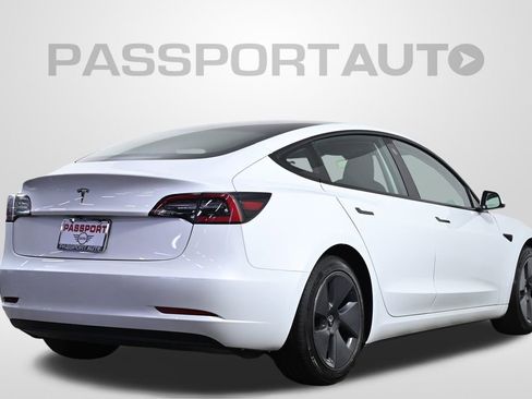 Used 2021 Tesla Model 3 Standard Range Plus image 9