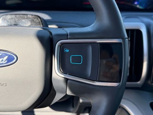 Used 2025 Ford Expedition Active image 23