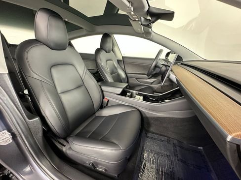 Used 2018 Tesla Model 3 Long Range image 9