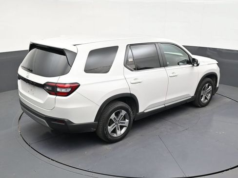 Used 2025 Honda Pilot EX-L image 16