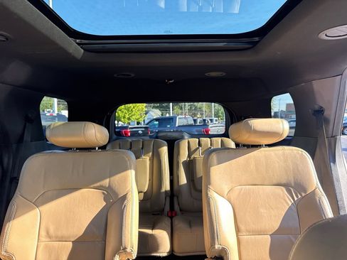 Used 2017 Ford Explorer XLT w/ Equipment Group 202A AWD/4WD image 44