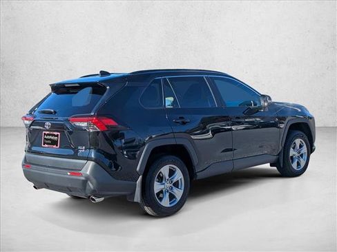 Used 2022 Toyota RAV4 XLE image 8