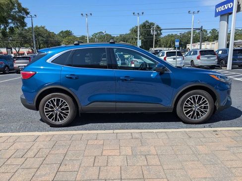 Used 2022 Ford Escape Titanium w/ Class II Trailer Tow Package FWD image 7