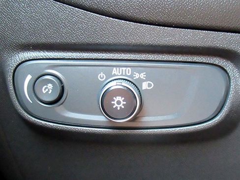 Used 2023 Chevrolet Equinox LT w/ Driver Convenience Package image 30