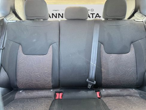 Used 2023 Jeep Renegade Latitude image 16