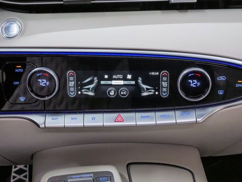 Certified 2022 Genesis GV70 3.5T Sport w/ Sport Prestige Package image 18