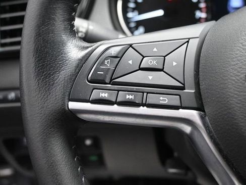 Used 2020 Nissan Rogue SV FWD image 12
