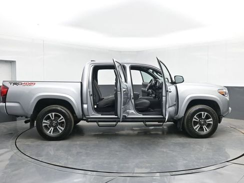 Used 2019 Toyota Tacoma TRD Sport AWD/4WD image 49