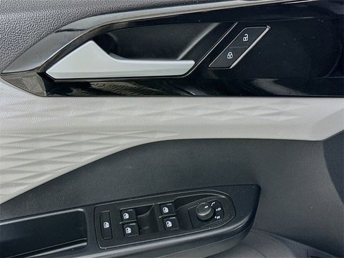 Certified 2024 Volkswagen Taos S image 21