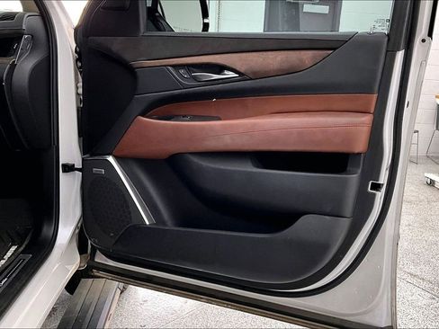 Used 2016 Cadillac Escalade Premium image 25