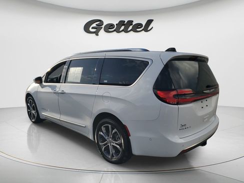 Used 2024 Chrysler Pacifica Pinnacle w/ Trailer Tow Group AWD/4WD image 7