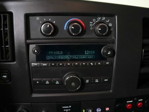 Used 2015 Chevrolet Express 2500 RWD image 19