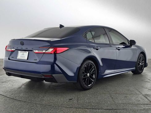 Used 2025 Toyota Camry SE image 3