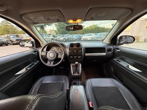 Used 2014 Jeep Compass Latitude FWD image 18