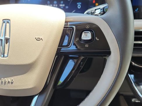 Certified 2023 Lincoln Corsair FWD image 23