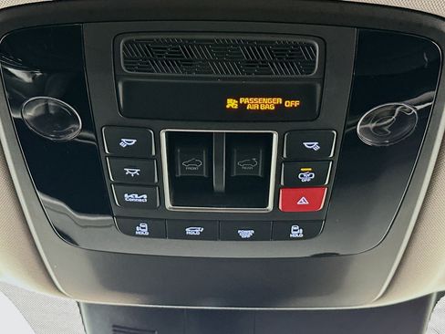 Used 2025 Kia Carnival SX w/ SX Dark Edition Package FWD image 18