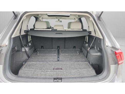 Used 2019 Volkswagen Tiguan SE w/ Panoramic Sunroof Package image 34