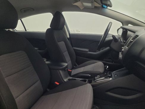 Used 2017 Kia Forte S w/ S Technology Package image 21