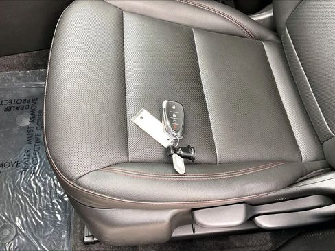 Used 2025 Chevrolet Trax RS w/ Sunroof Package image 15