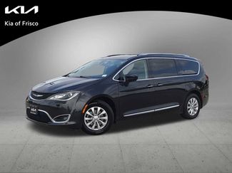 Used 2018 Chrysler Pacifica Touring-L FWD video 1