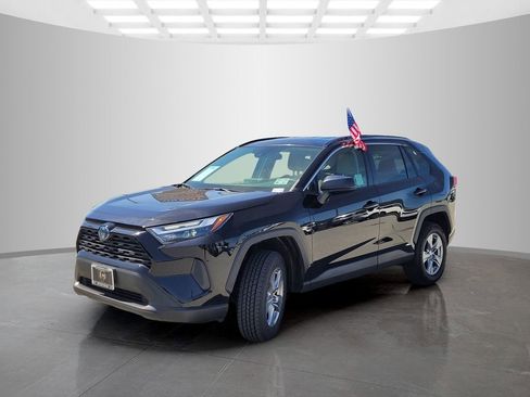 Used 2024 Toyota RAV4 LE AWD/4WD image 8