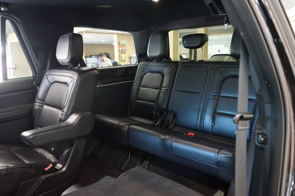 Used 2021 Lincoln Navigator Reserve AWD/4WD image 16