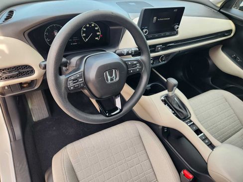 Used 2024 Honda HR-V LX image 2