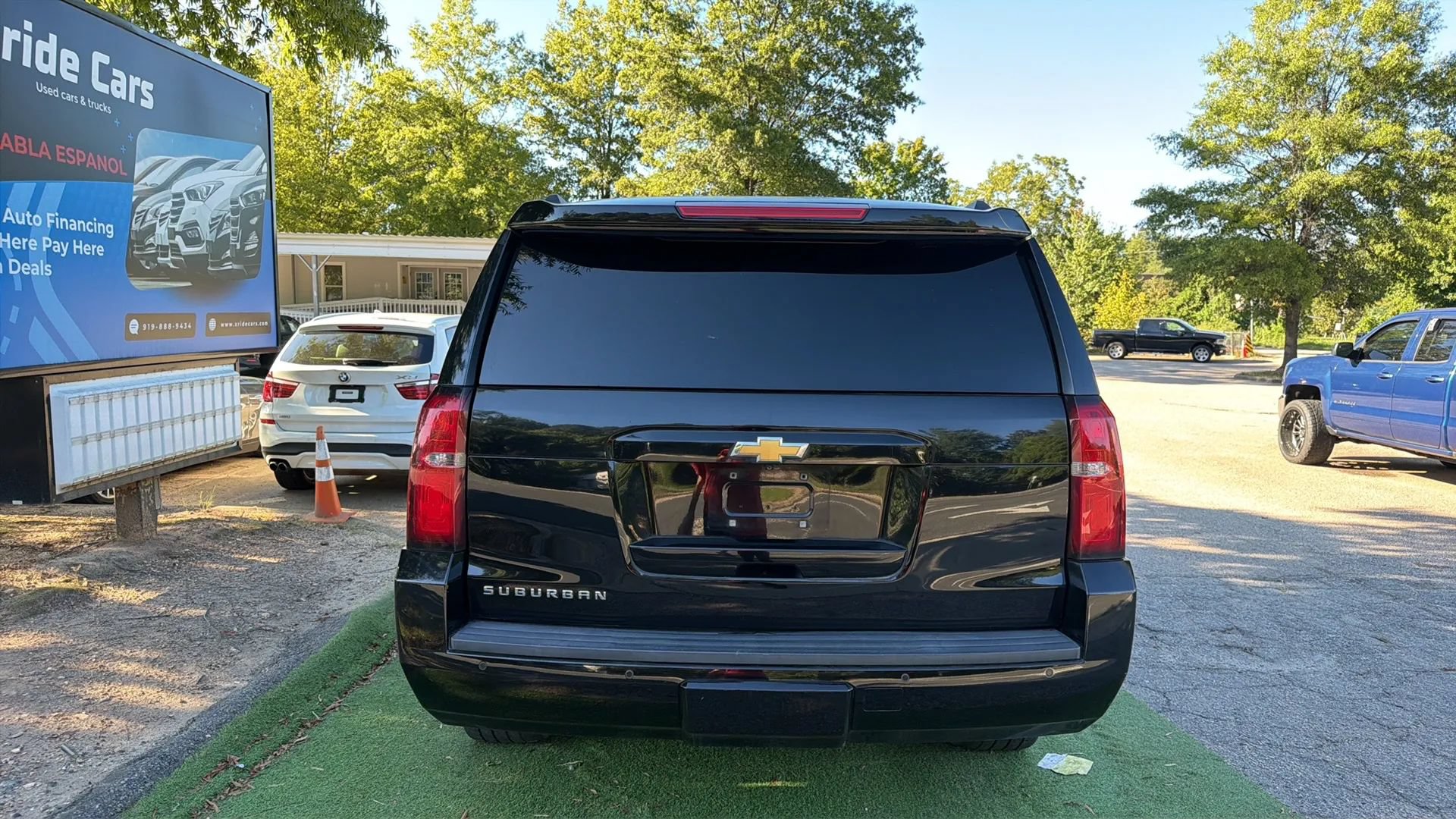 Used 2015 Chevrolet Suburban LT RWD image 5