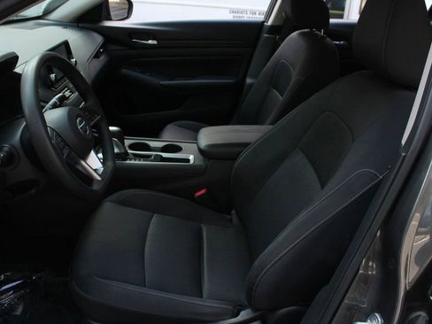Used 2022 Nissan Altima 2.5 S FWD image 13