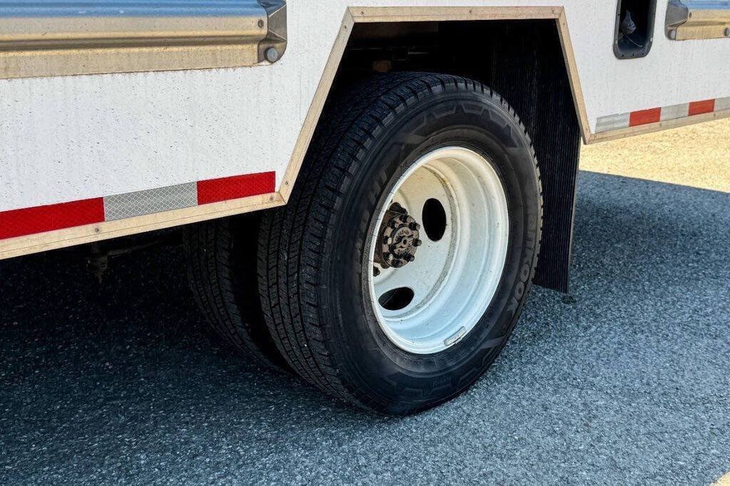 Used 2024 Ford E-350 and Econoline 350 Super Duty w/ Driver's Safety Package RWD image 9