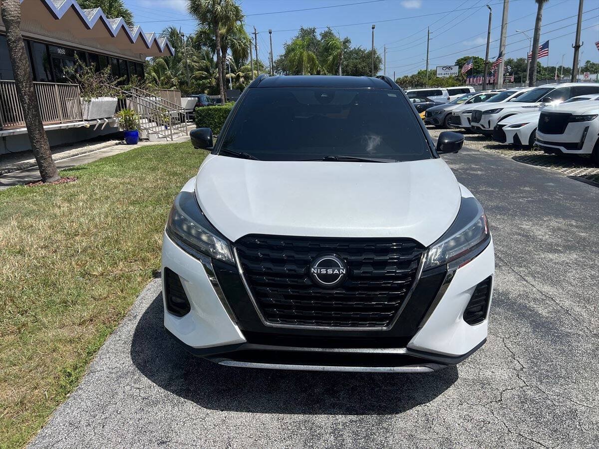 Used 2023 Nissan Kicks SR FWD image 3
