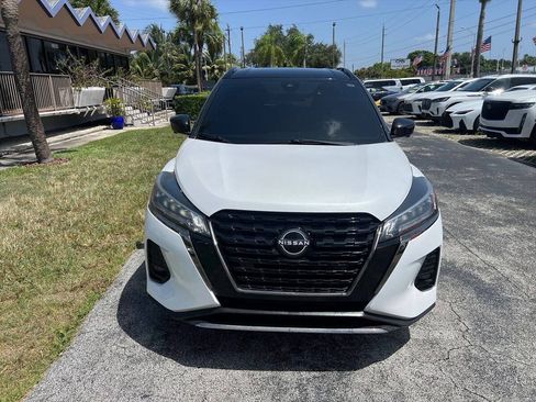 Used 2023 Nissan Kicks SR FWD image 3