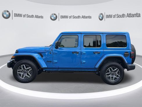 Used 2025 Jeep Wrangler Unlimited Sahara AWD/4WD image 18