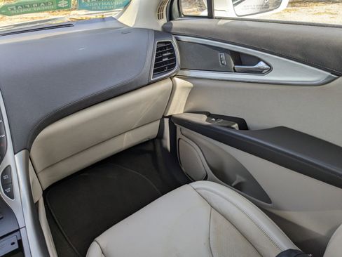 Used 2020 Lincoln Nautilus FWD w/ Equipment Group 101A image 18