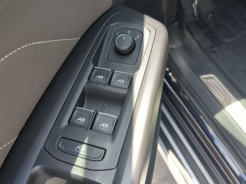 Used 2023 Volkswagen Atlas Cross Sport SEL AWD/4WD image 19