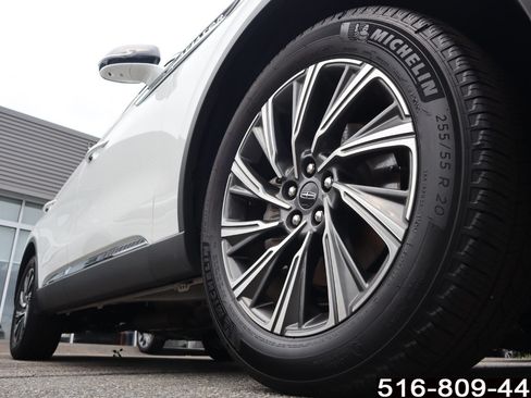 Used 2026 Lincoln Aviator AWD image 7