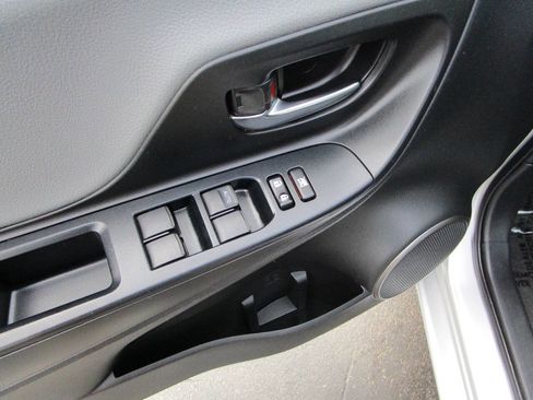 Used 2015 Toyota Yaris LE image 7