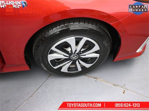 Used 2018 Toyota Prius Prime Advanced image 40