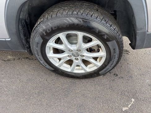 Used 2018 Jeep Cherokee Latitude w/ Cold Weather Group image 43