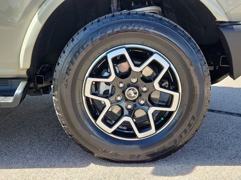 Used 2025 Ford Bronco Outer Banks image 16