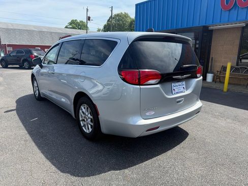 Used 2023 Chrysler Voyager LX image 7