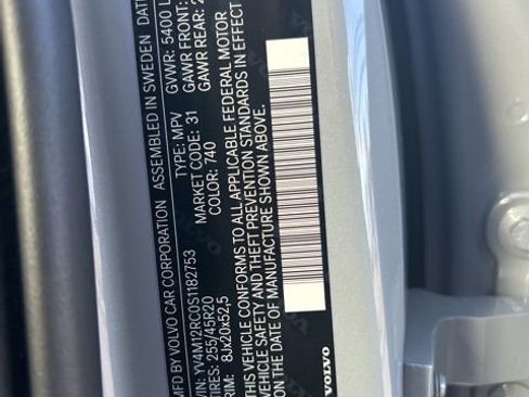 Certified 2025 Volvo XC60 B5 Plus AWD/4WD image 28