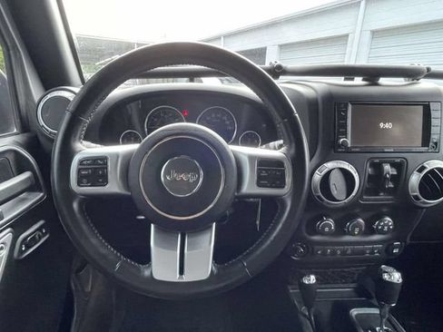 Used 2017 Jeep Wrangler Unlimited Rubicon AWD/4WD image 12