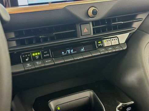 New 2025 Toyota Crown Signia image 9