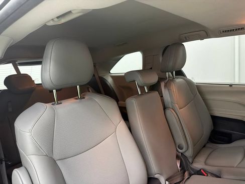 Used 2021 Toyota Sienna XLE FWD image 35