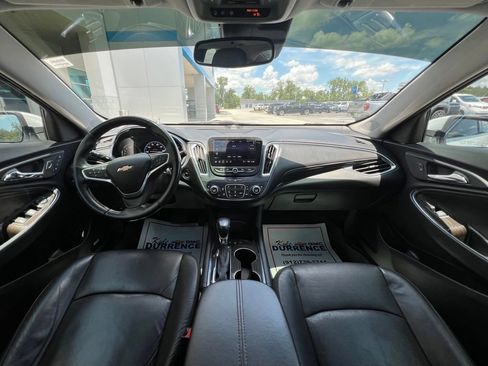 Used 2022 Chevrolet Malibu Premier FWD image 2