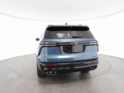 Used 2025 Chevrolet Traverse RS image 13