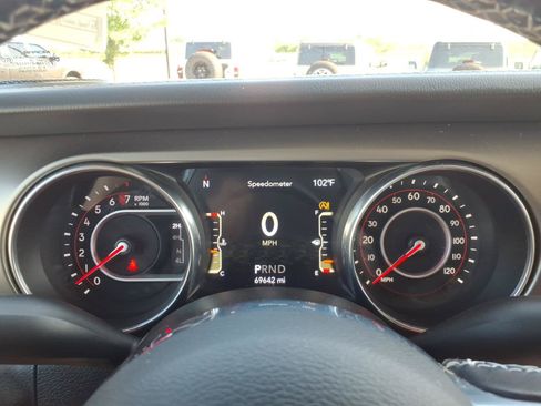 Used 2021 Jeep Gladiator Rubicon AWD/4WD image 16