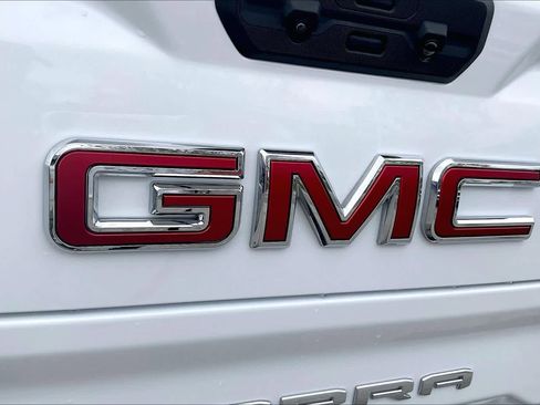 Used 2026 GMC Sierra 1500 SLT image 31