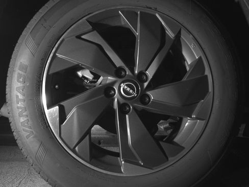 Used 2025 Nissan Rogue SV FWD image 15